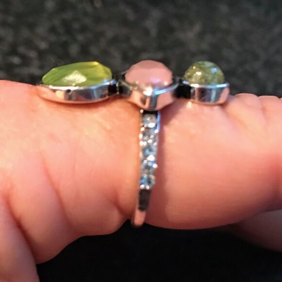 SILVER Cocktail Ring With Peach And Green Stones Costume Jewelry Size 7 New - Picture 3 of 7
